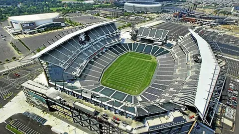 孙颖莎闭幕式亮相：亚洲骄傲，实力与霸气并存